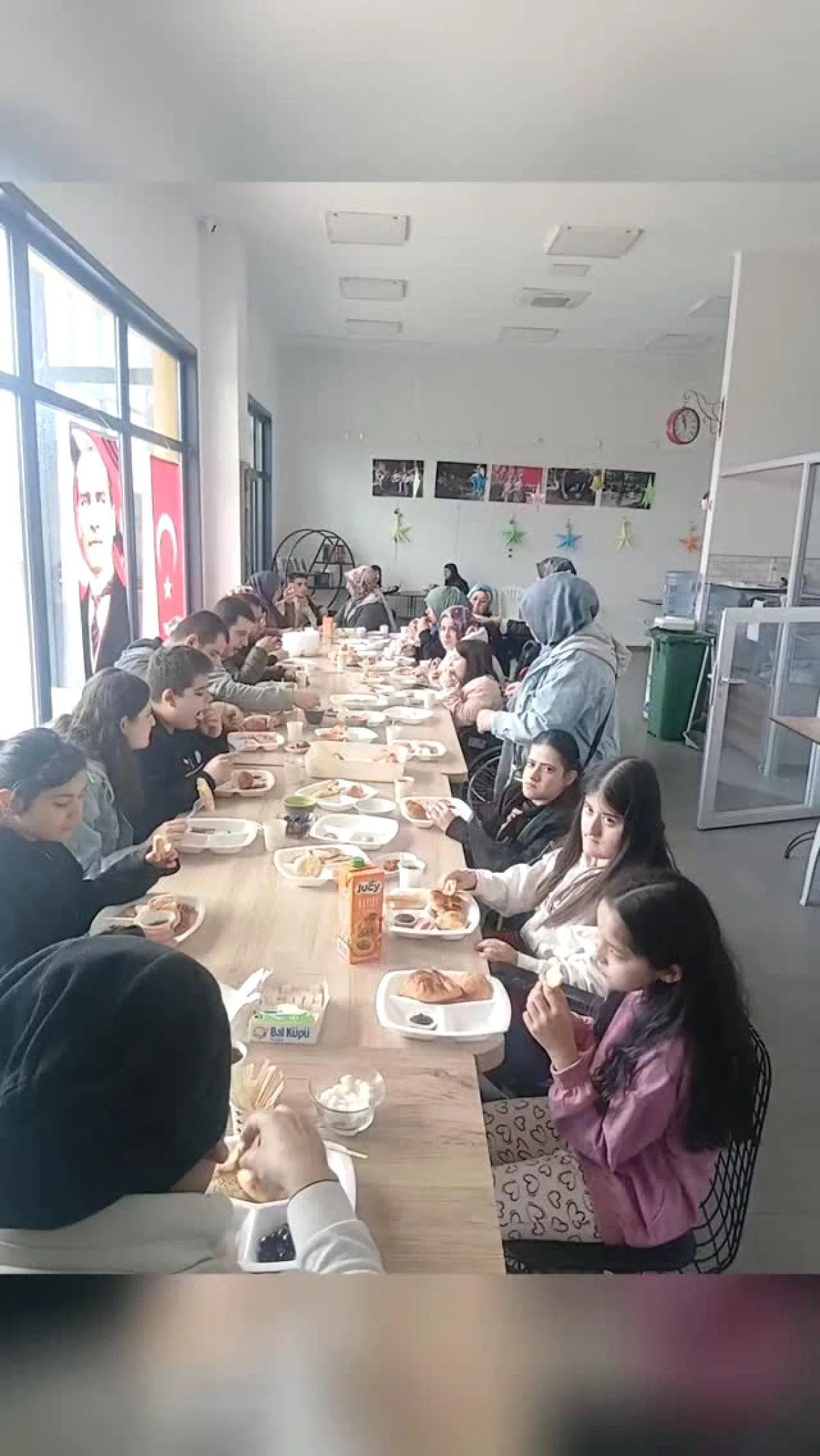 Avcılar'da Engel Tanımayan Sahne: Müzik ve Ritimle "Ben Buradayım" Dediler Avcılar'da Engel Tanımayan Sahne: Müzik ve Ritimle "Ben Buradayım" Dediler