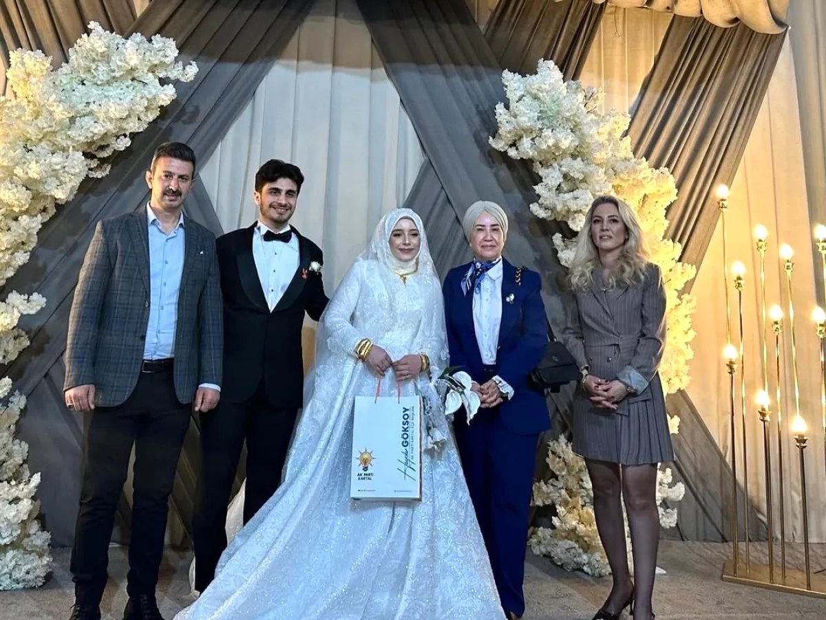AK Parti Kartal İlçe Başkanlığı Yeni Evli Çiftleri Ziyaret Etti AK Parti Kartal İlçe Başkanlığı Yeni Evli Çiftleri Ziyaret Etti