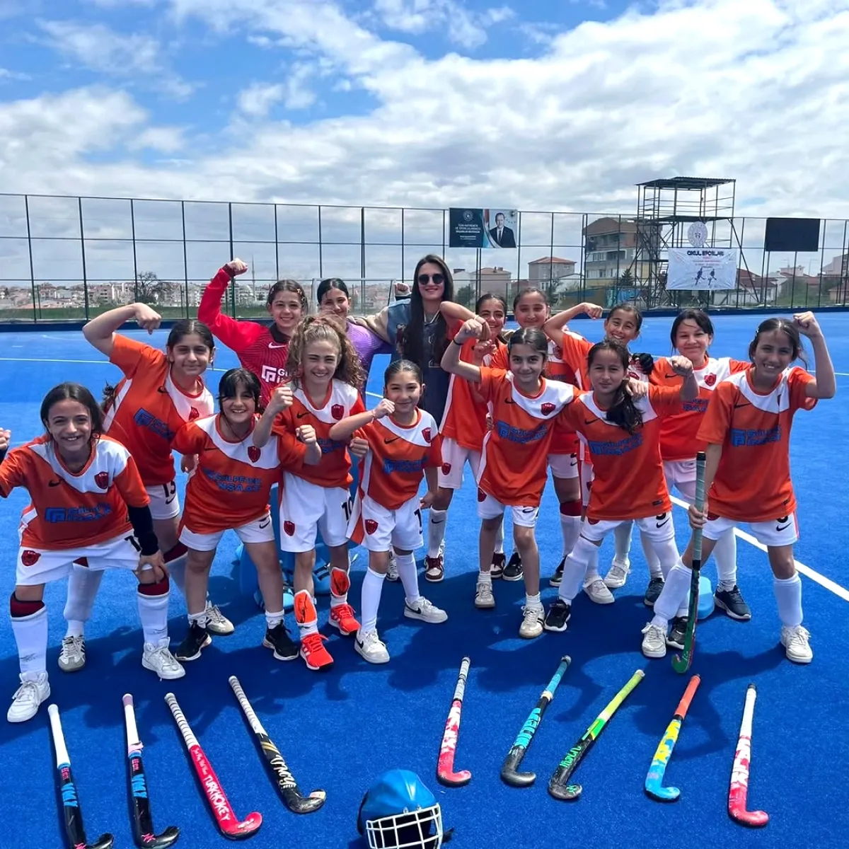 Sultanbeyli Okulları Hokeyde İstanbul ve Bölge Şampiyonu Oldu Sultanbeyli Okulları Hokeyde İstanbul ve Bölge Şampiyonu Oldu