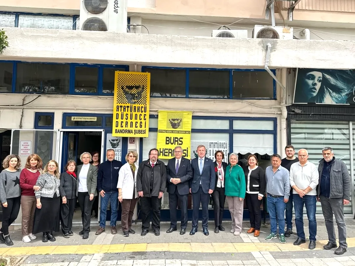 Bandırma'da Öğrenciler İçin Dayanışma Kermesi Düzenlendi Bandırma'da Öğrenciler İçin Dayanışma Kermesi Düzenlendi