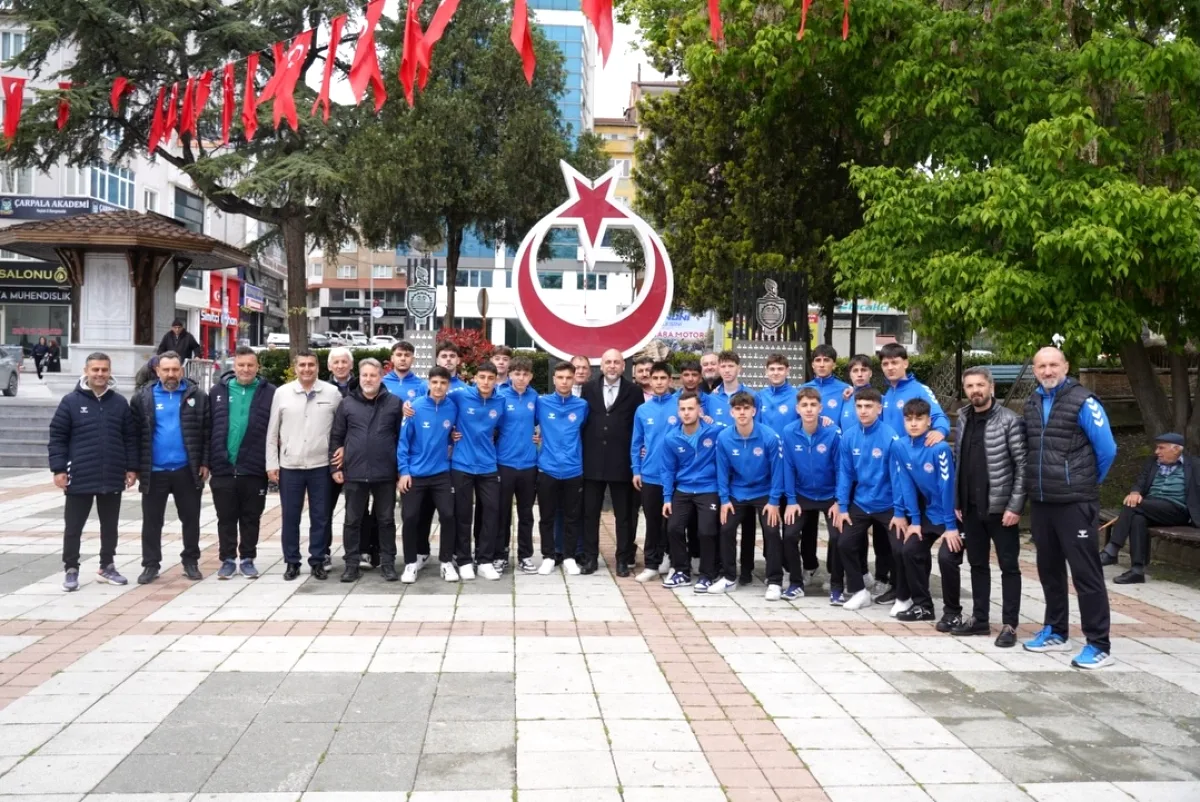 Orhangazi Gençlerbirliği U18 Takımı Düzce'deki Türkiye Şampiyonası'na Uğurlandı Orhangazi Gençlerbirliği U18 Takımı Düzce'deki Türkiye Şampiyonası'na Uğurlandı