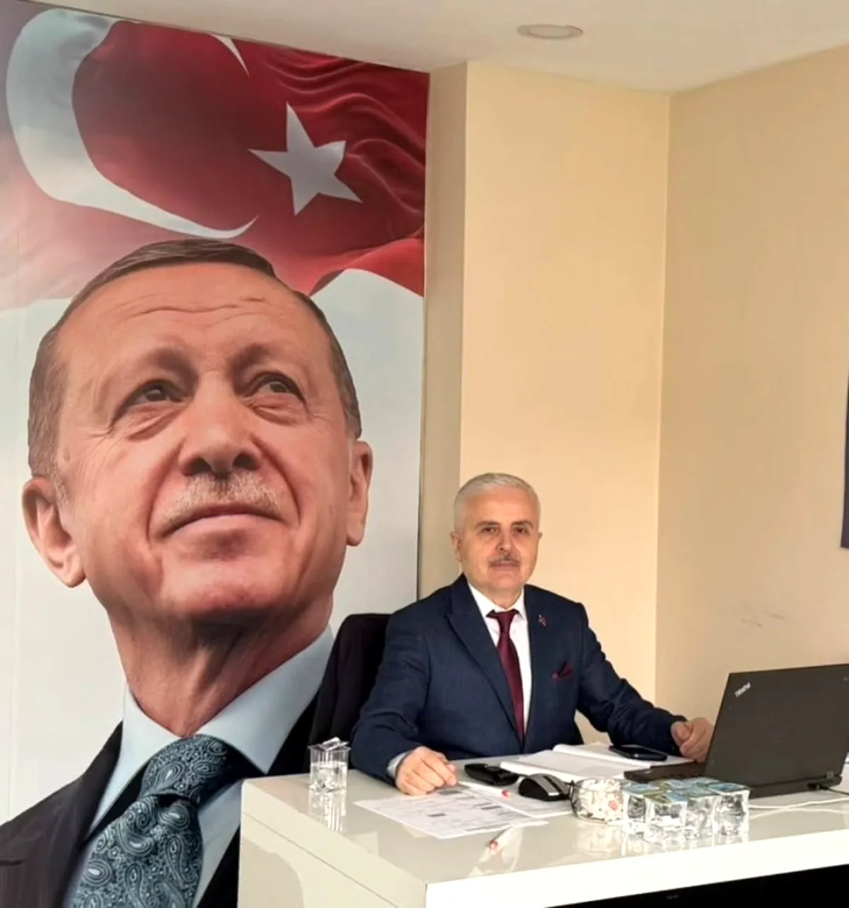 AK Parti Gaziosmanpaşa'da Vatandaş Nöbeti: Burhan Ertürk Görev Başında AK Parti Gaziosmanpaşa'da Vatandaş Nöbeti: Burhan Ertürk Görev Başında