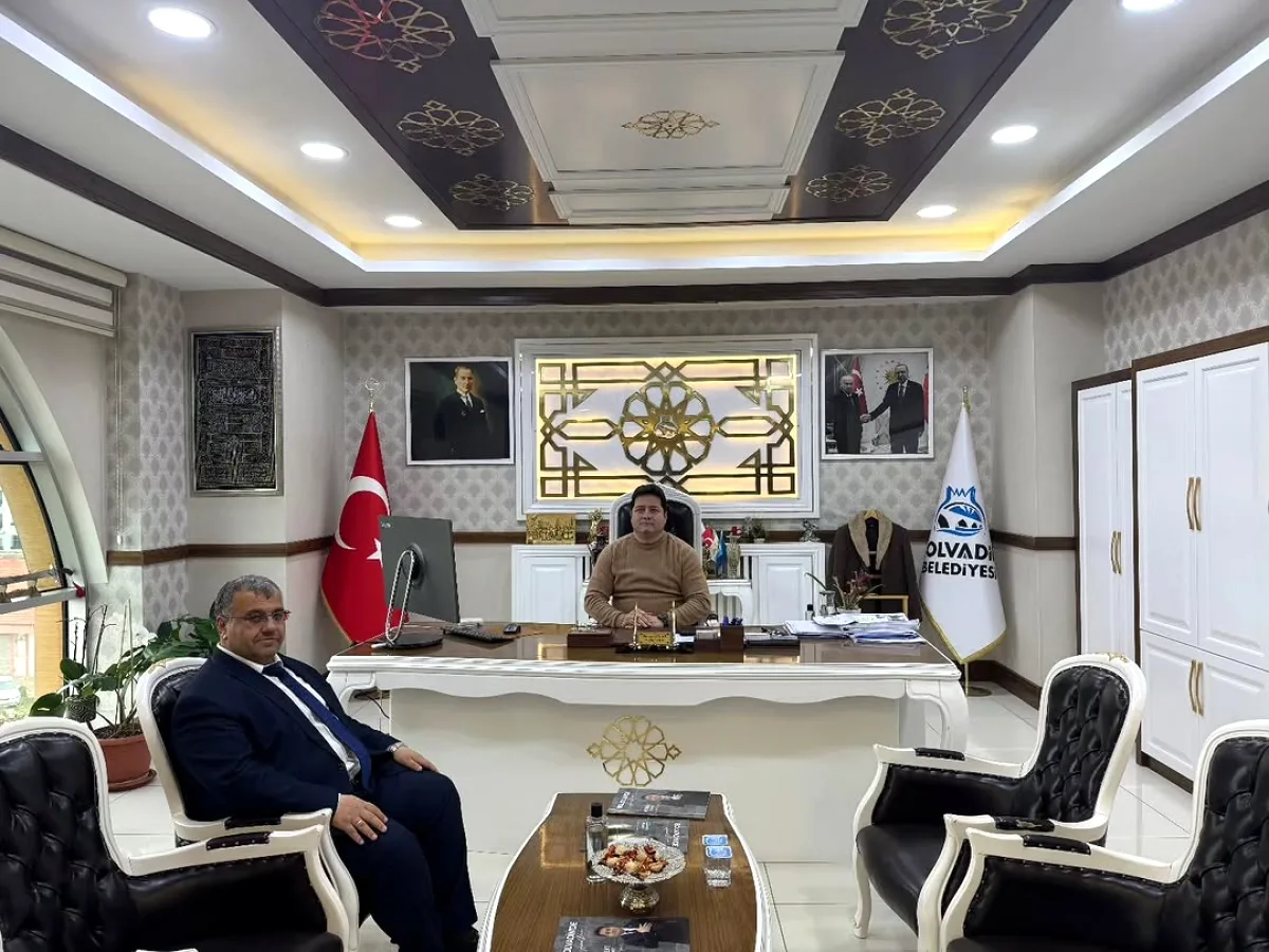 Bolvadin'de Yeni Tapu Müdüründen Belediye Başkanına Ziyaret Bolvadin'de Yeni Tapu Müdüründen Belediye Başkanına Ziyaret