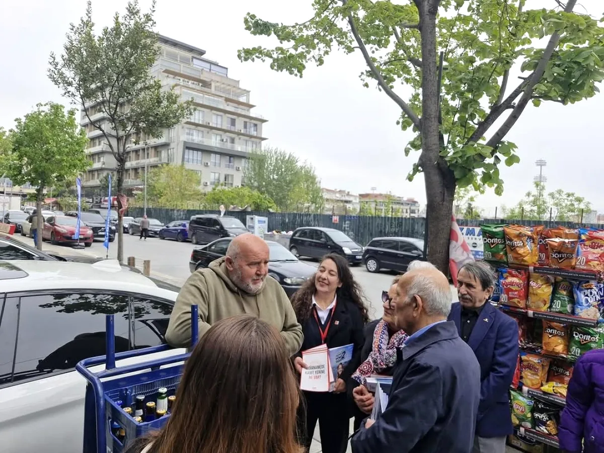 CHP Bakırköy Ekibi Osmaniye Mahallesi'nde Saha Çalışması Yaptı CHP Bakırköy Ekibi Osmaniye Mahallesi'nde Saha Çalışması Yaptı