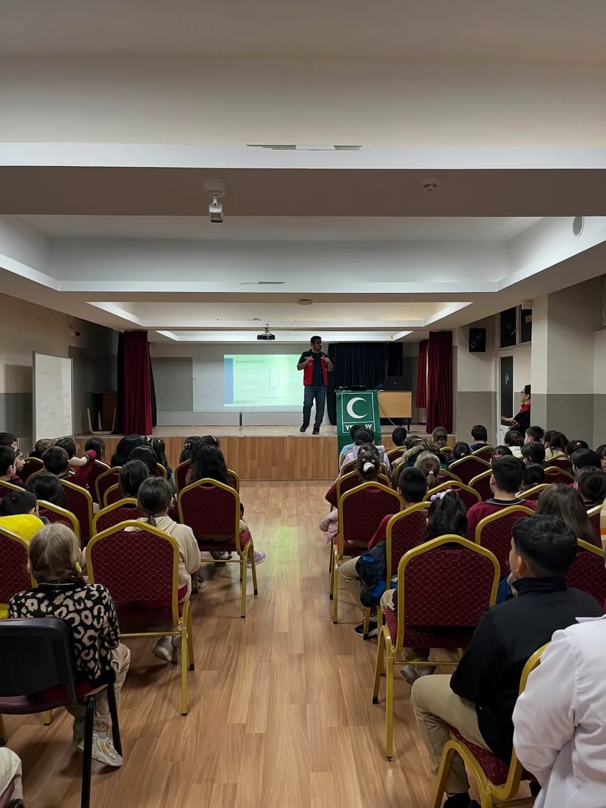 Yeşilpınar İlkokulu'nda Dijital Denge Eğitimi: Çocuklar Teknolojiyle Barıştı Yeşilpınar İlkokulu'nda Dijital Denge Eğitimi: Çocuklar Teknolojiyle Barıştı