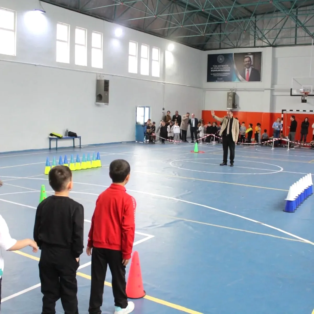 Altınova'da Minik Sporcular Ter Döktü: İFET Finalleri Heyecanı Altınova'da Minik Sporcular Ter Döktü: İFET Finalleri Heyecanı