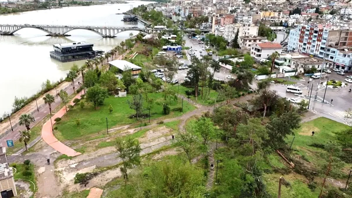 Şanlıurfa'da Fırtına Sonrası Eğitime 4 Gün Ara Şanlıurfa'da Fırtına Sonrası Eğitime 4 Gün Ara