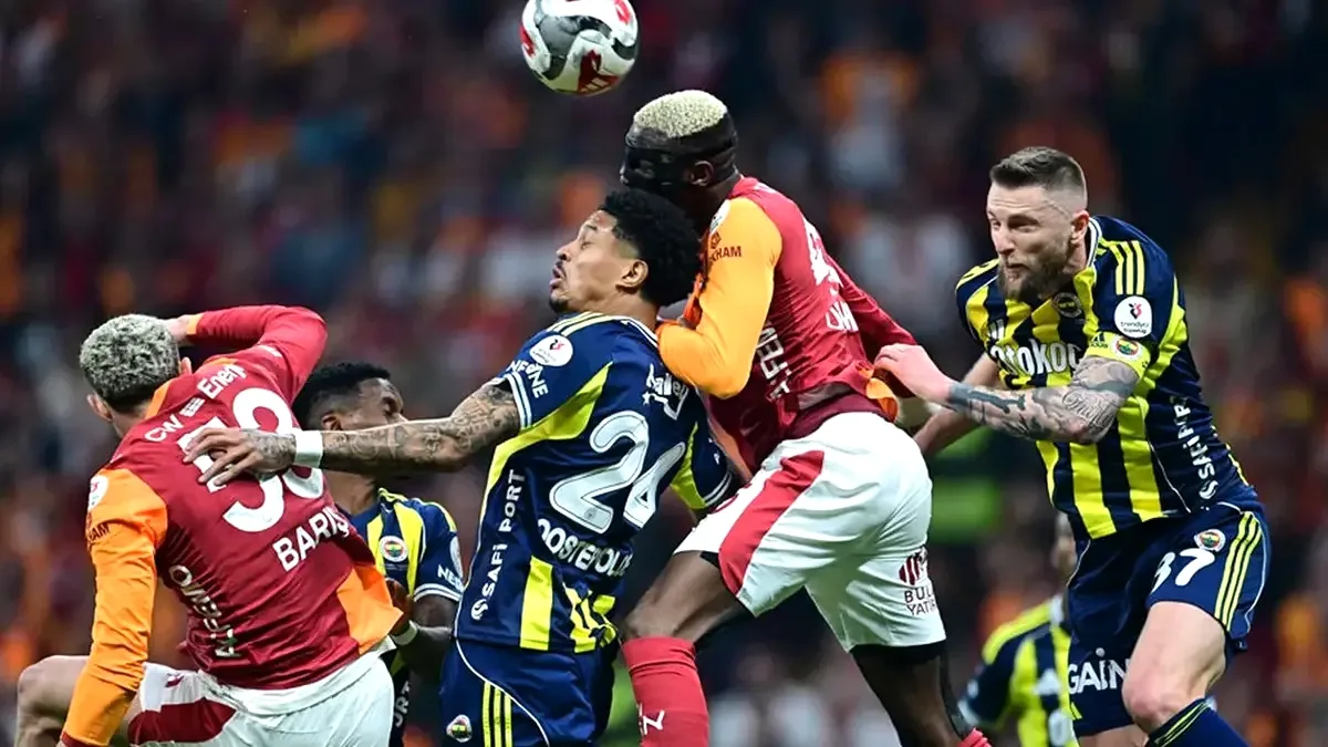 Fenerbahçe'nin Yıldızı Oosterwolde: Roma 15 Milyon Euro Teklifi Reddedildi, Yeni Teklif Bekleniyor Fenerbahçe'nin Yıldızı Oosterwolde: Roma 15 Milyon Euro Teklifi Reddedildi, Yeni Teklif Bekleniyor