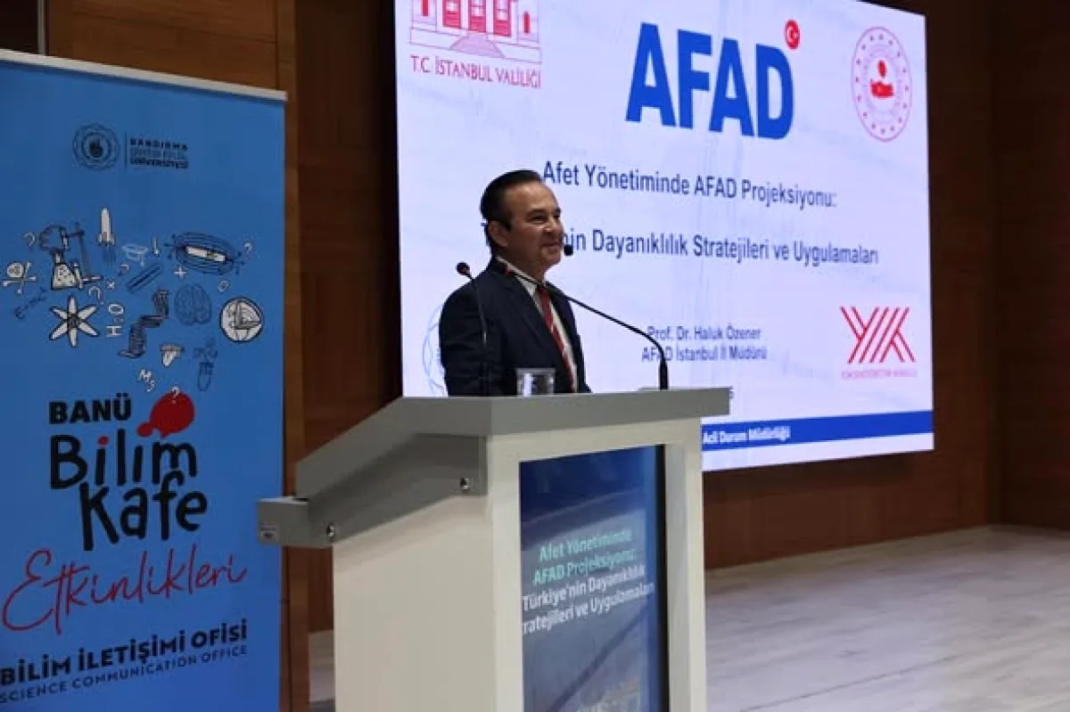 Afet Yönetiminde AFAD Projeksiyonu Konferansı Üniversitede Düzenlendi Afet Yönetiminde AFAD Projeksiyonu Konferansı Üniversitede Düzenlendi