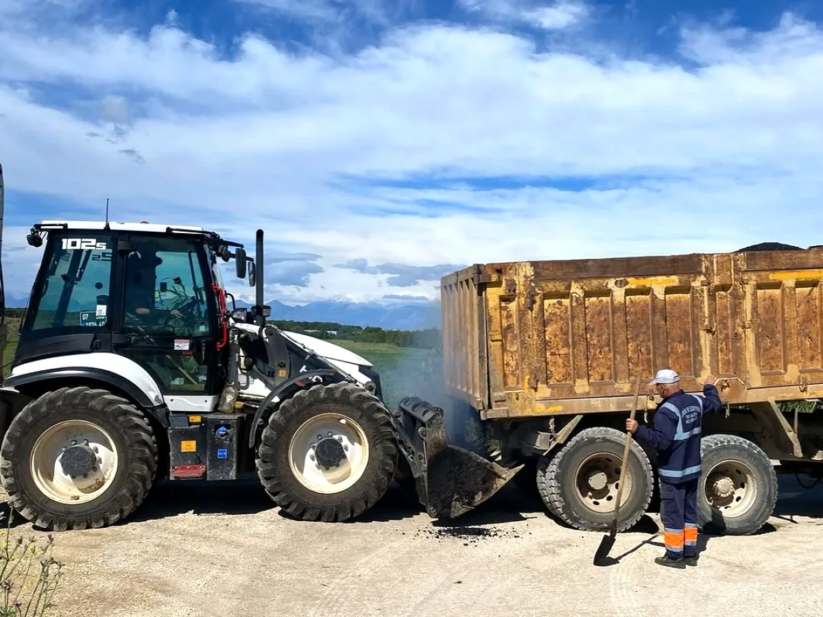 Serik'te Yollar Onarılıyor: Fen İşleri Ekipleri Hızla Sahada Serik'te Yollar Onarılıyor: Fen İşleri Ekipleri Hızla Sahada