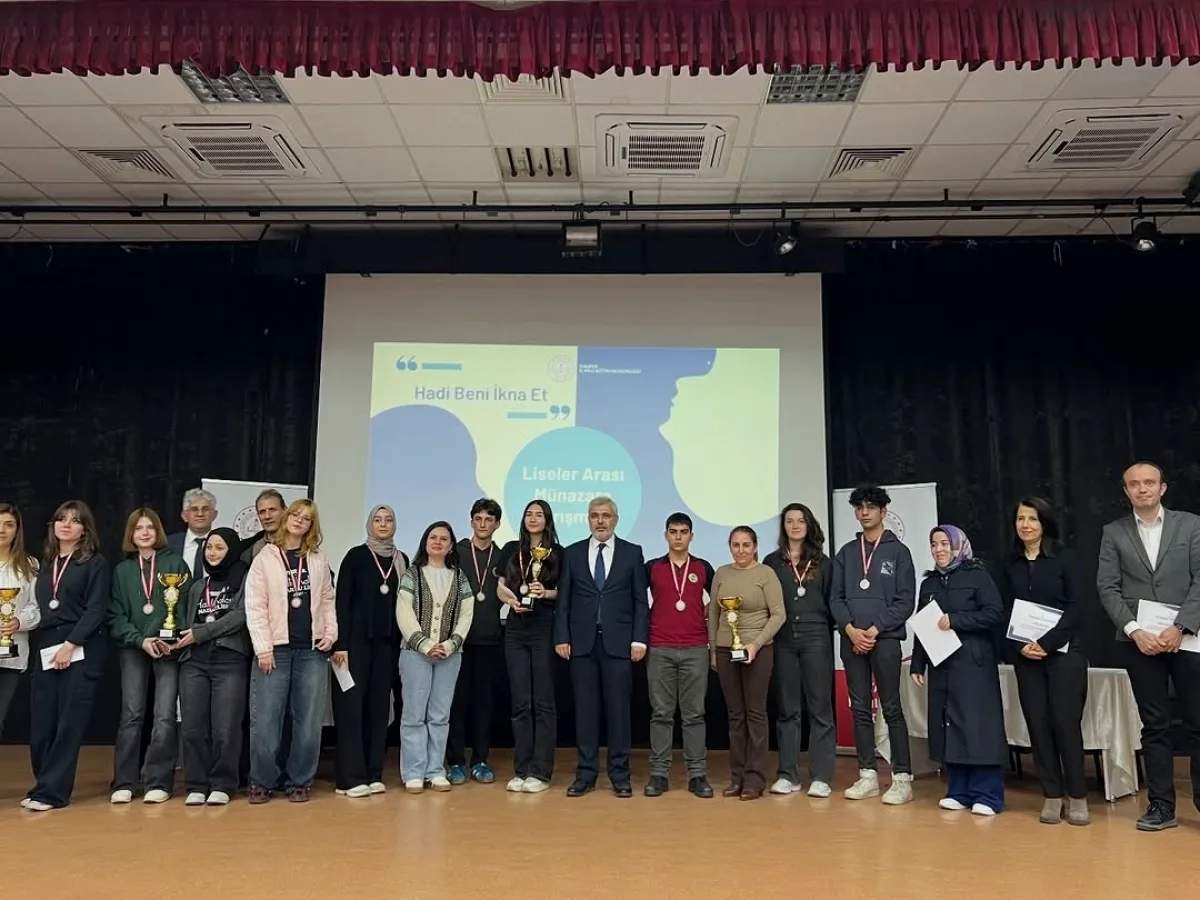 Çınarcık Atatürk Anadolu Lisesi'nden Münazara Başarısı: Yalova İkinciliği Çınarcık Atatürk Anadolu Lisesi'nden Münazara Başarısı: Yalova İkinciliği