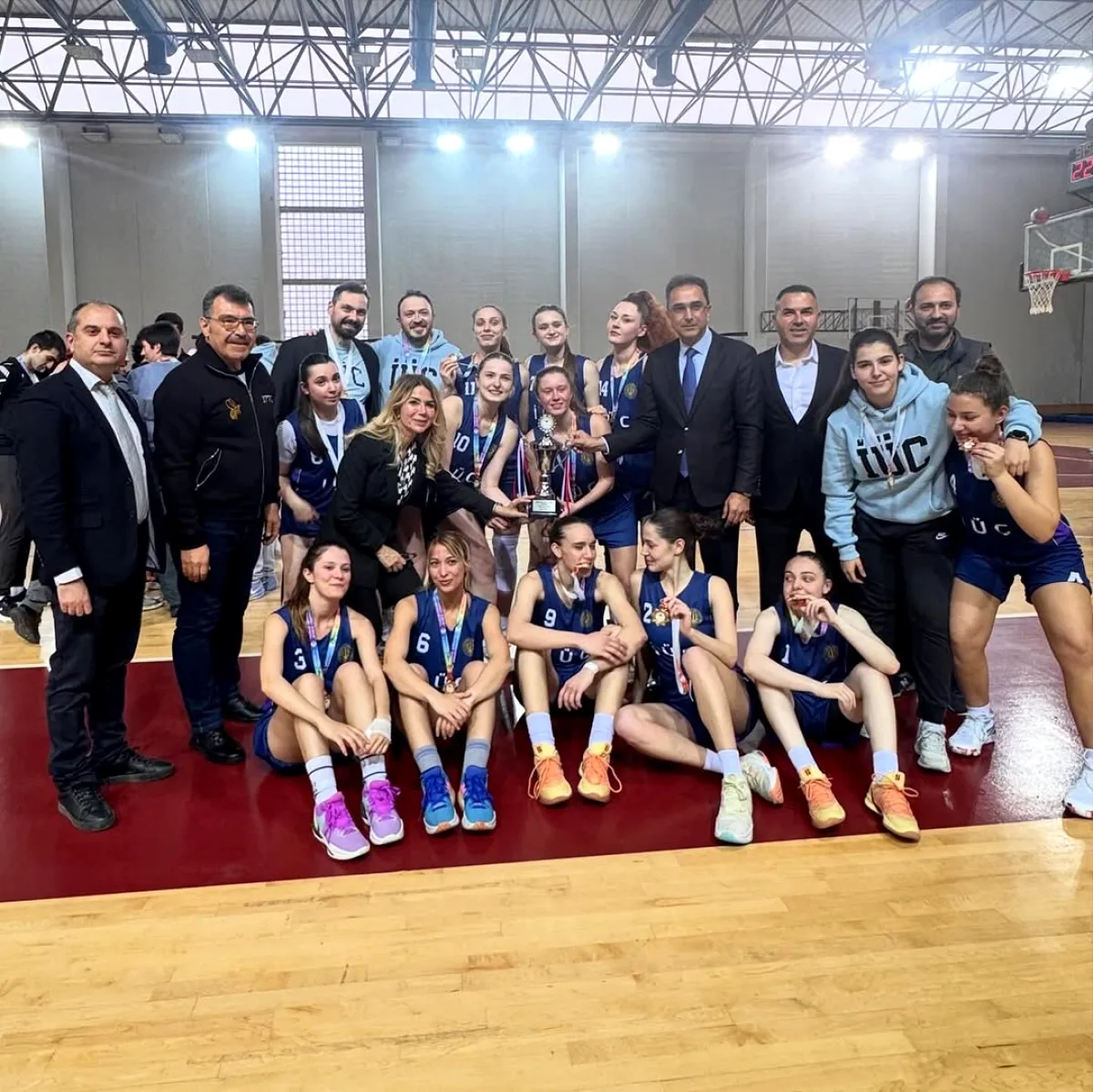 İstanbul Üniversitesi - Cerrahpaşa Kadın Basketbol Takımı İstanbul'da Namağlup Şampiyon İstanbul Üniversitesi - Cerrahpaşa Kadın Basketbol Takımı İstanbul'da Namağlup Şampiyon