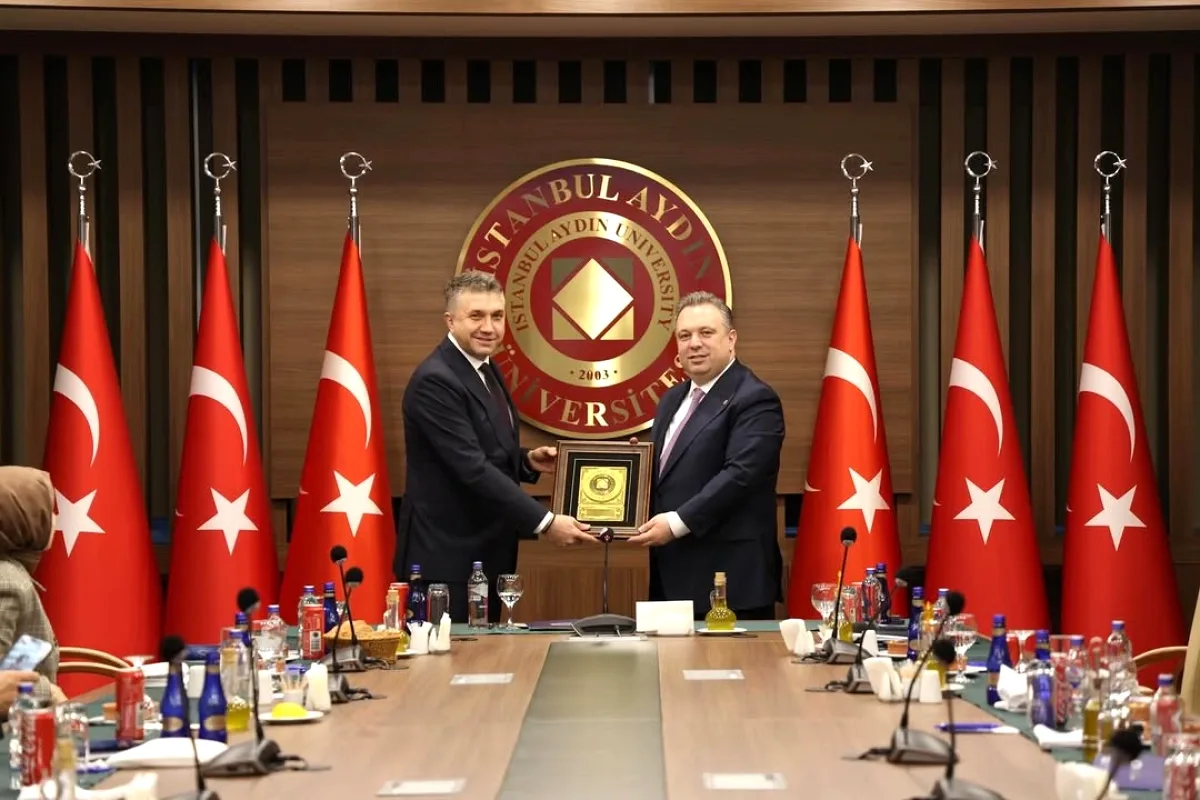 SOCAR Türkiye CEO'su İAÜ'de Öğrencilerle Buluştu SOCAR Türkiye CEO'su İAÜ'de Öğrencilerle Buluştu