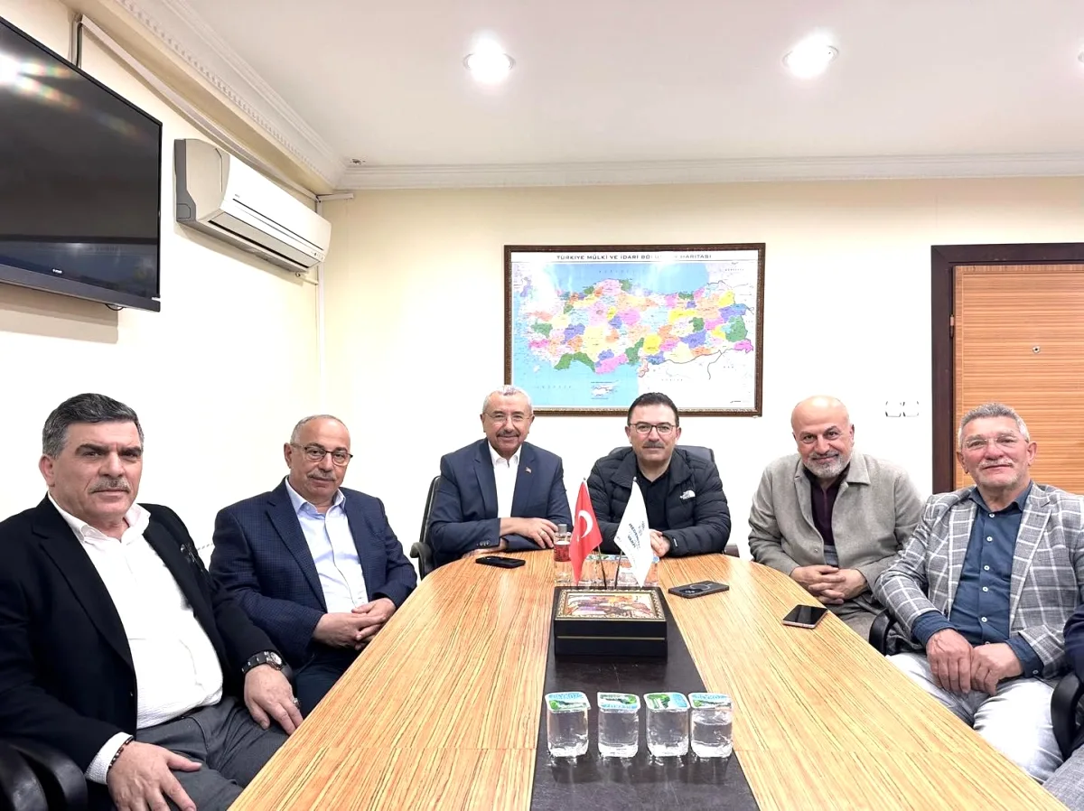 AK Partili Erdem, Eski Bakan Altınok'u Vakıfta Ağırladı AK Partili Erdem, Eski Bakan Altınok'u Vakıfta Ağırladı