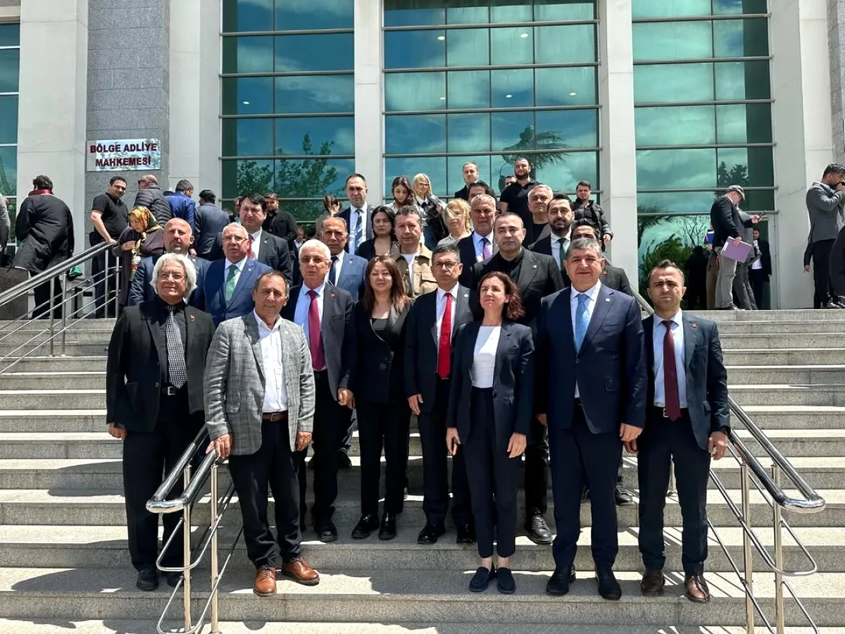 CHP'li İsimler Antalya'da Muhittin Böcek Duruşmasında CHP'li İsimler Antalya'da Muhittin Böcek Duruşmasında
