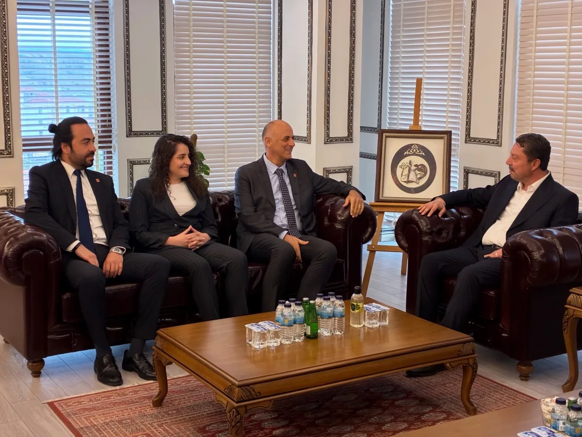 CHP Beypazarı'da Sahaya İndi: Ümit Özlale'den Esnaf Ziyaretleri CHP Beypazarı'da Sahaya İndi: Ümit Özlale'den Esnaf Ziyaretleri