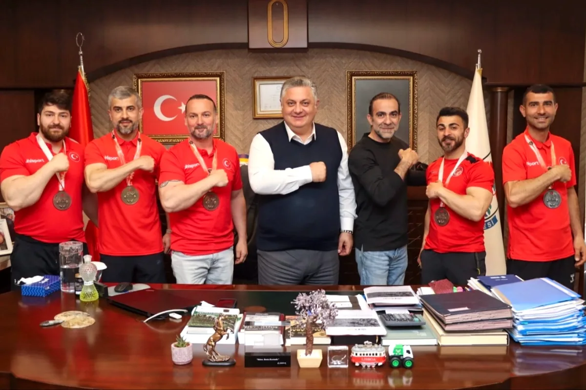 Yalovalı Bilek Güreşçileri Avrupa Yolcusu: Başkan Gürel'den Moral Ziyareti Yalovalı Bilek Güreşçileri Avrupa Yolcusu: Başkan Gürel'den Moral Ziyareti