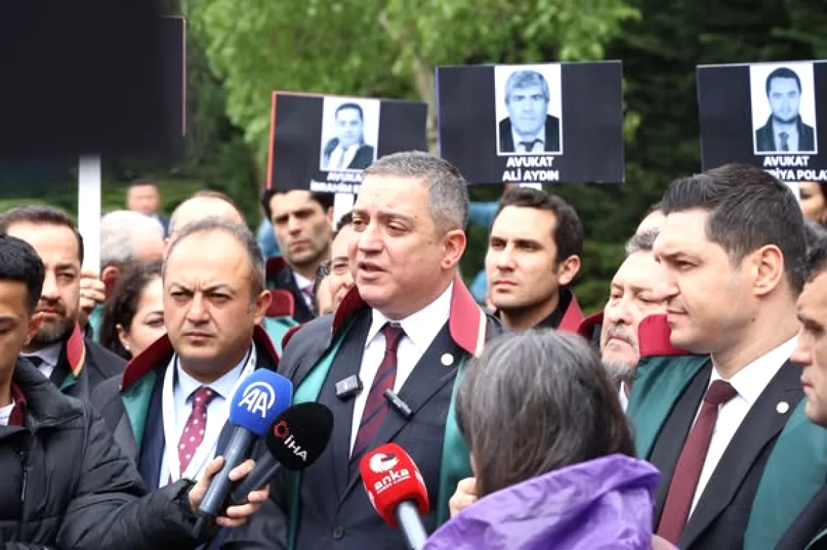 Baro Başkanları TBMM'ye Yürüdü: Avukatlara Yönelik Şiddet Protesto Edildi Baro Başkanları TBMM'ye Yürüdü: Avukatlara Yönelik Şiddet Protesto Edildi