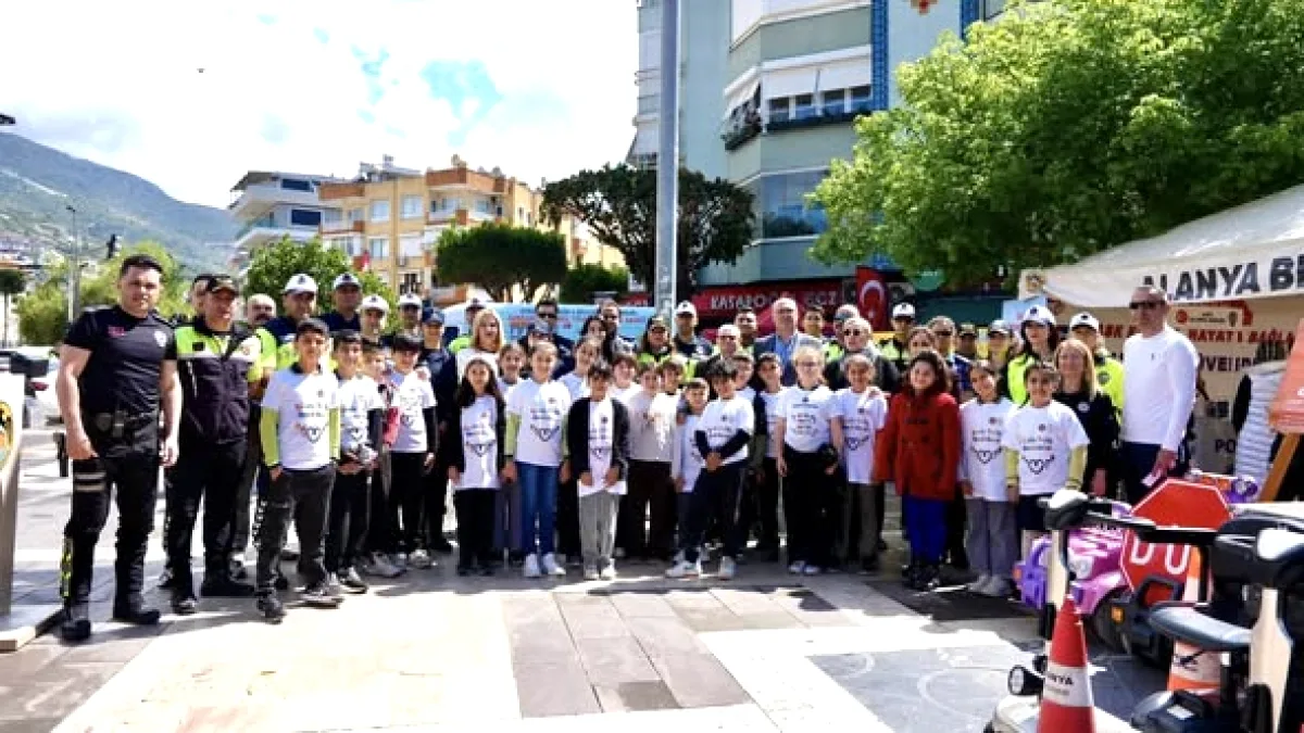 Alanya'da Minik Eller Trafik Bilinci İçin Saha Da Alanya'da Minik Eller Trafik Bilinci İçin Saha Da