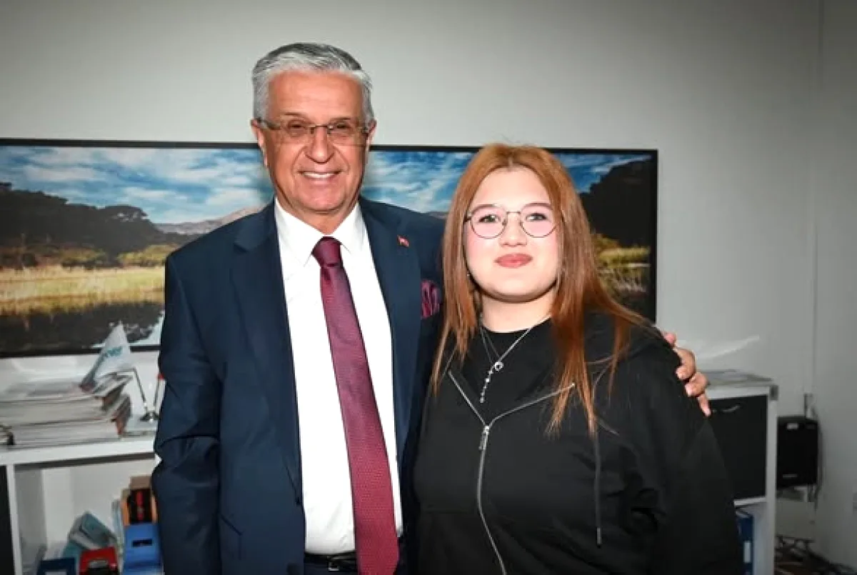 Başak'tan Başkan Topaloğlu'na Anıtkabir'den Anlamlı Hediye Başak'tan Başkan Topaloğlu'na Anıtkabir'den Anlamlı Hediye
