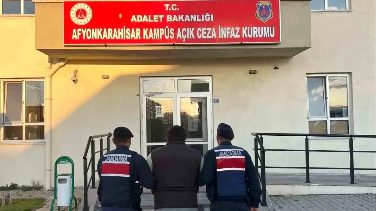 Afyonkarahisar'da Jandarma Operasyonu: 45 Aranan Yakalandı, 21'i Tutuklandı Afyonkarahisar'da Jandarma Operasyonu: 45 Aranan Yakalandı, 21'i Tutuklandı