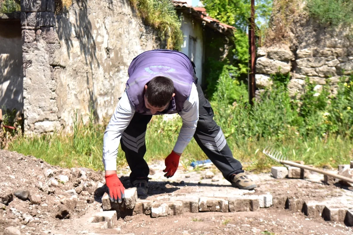 Altıeylül'de Üç Mahallede Eş Zamanlı Altyapı Seferberliği Altıeylül'de Üç Mahallede Eş Zamanlı Altyapı Seferberliği