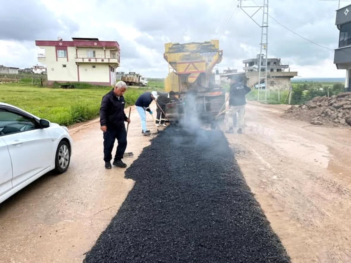 Araban'da Kırsal Yol Dönüşümü: Grup Yolu ve Sıcak Asfalt Çalışmaları Sürüyor Araban'da Kırsal Yol Dönüşümü: Grup Yolu ve Sıcak Asfalt Çalışmaları Sürüyor