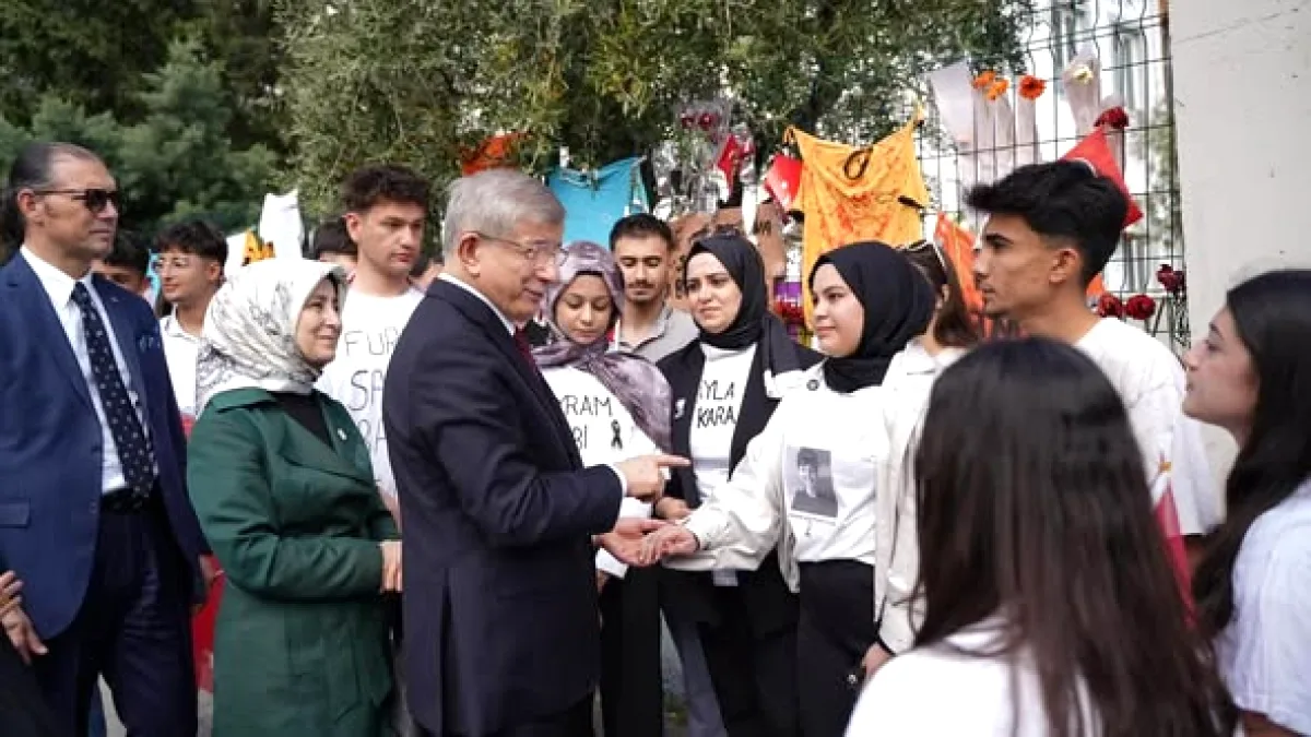 Davutoğlu'ndan 23 Nisan Mesajı ve Kahramanmaraş Taziyeli Mesaj Davutoğlu'ndan 23 Nisan Mesajı ve Kahramanmaraş Taziyeli Mesaj
