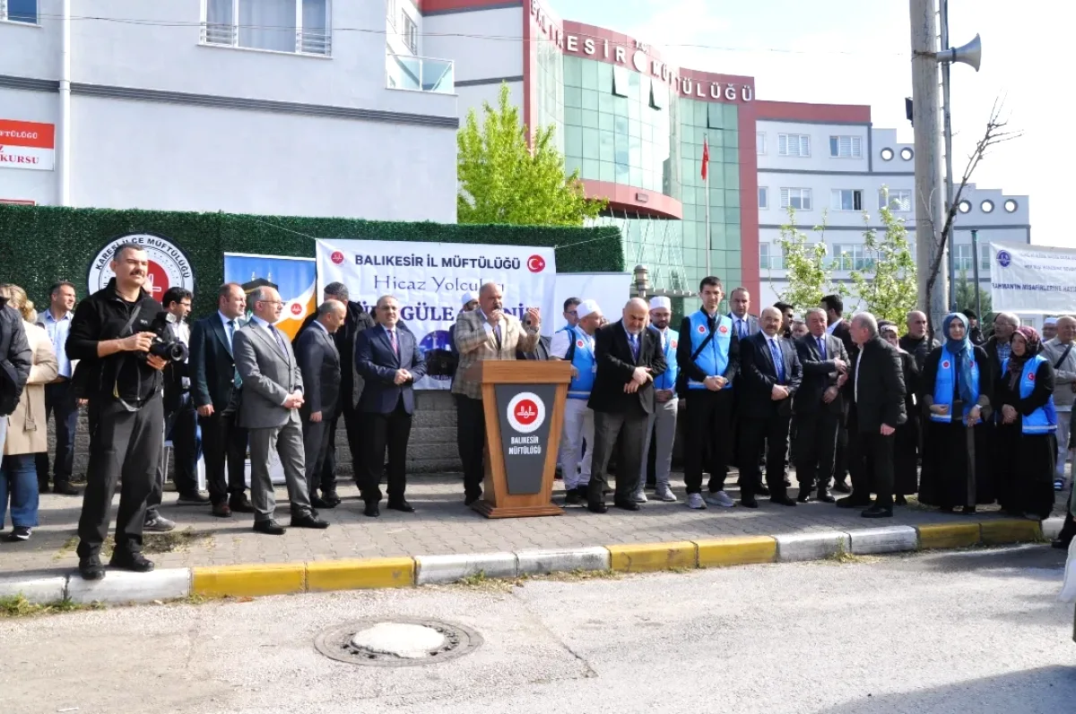 Balıkesir'den 200 Kişilik İlk Hac Kafilesi Dualarla Uğurlandı Balıkesir'den 200 Kişilik İlk Hac Kafilesi Dualarla Uğurlandı