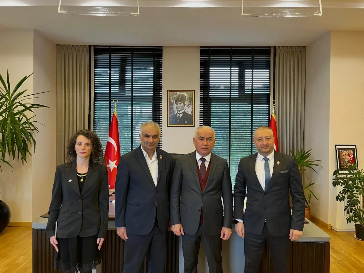 Dünya Türk Kardeşliği Derneği'nden Şile Kaymakamı Çit'e Ziyaret Dünya Türk Kardeşliği Derneği'nden Şile Kaymakamı Çit'e Ziyaret