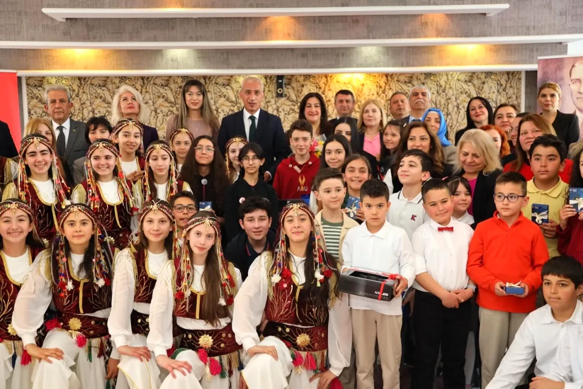 Gölbaşı'nda Öğrenciler Okuma Projesinde Dereceye Girdi Gölbaşı'nda Öğrenciler Okuma Projesinde Dereceye Girdi