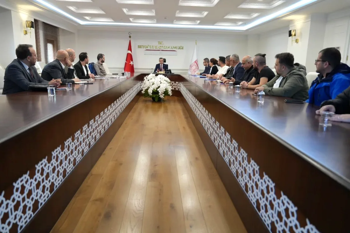 Beyoğlu'nda Metruk Bina Komisyonu Toplandı Beyoğlu'nda Metruk Bina Komisyonu Toplandı
