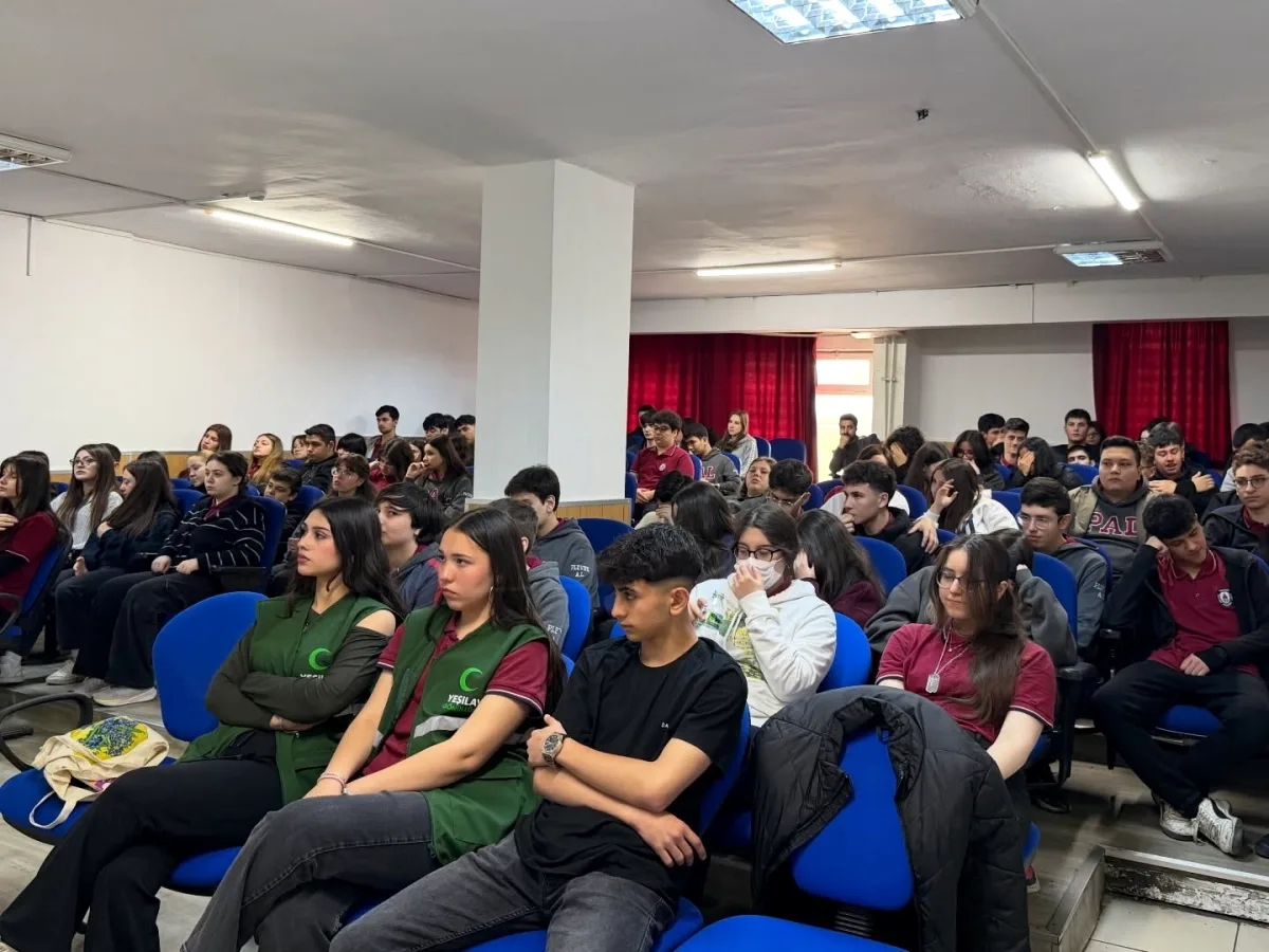 Gaziosmanpaşa'da Lise Öğrencilerine Teknoloji Bağımlılığı Eğitimi Gaziosmanpaşa'da Lise Öğrencilerine Teknoloji Bağımlılığı Eğitimi