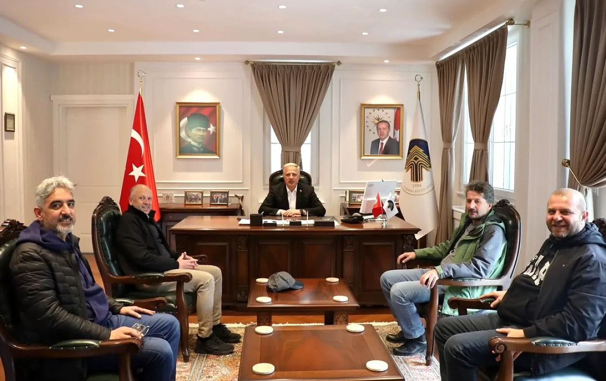 Çınarcık Esnaf Odası Başkanı, Termal Belediye Başkanı'nı Ziyaret Etti Çınarcık Esnaf Odası Başkanı, Termal Belediye Başkanı'nı Ziyaret Etti