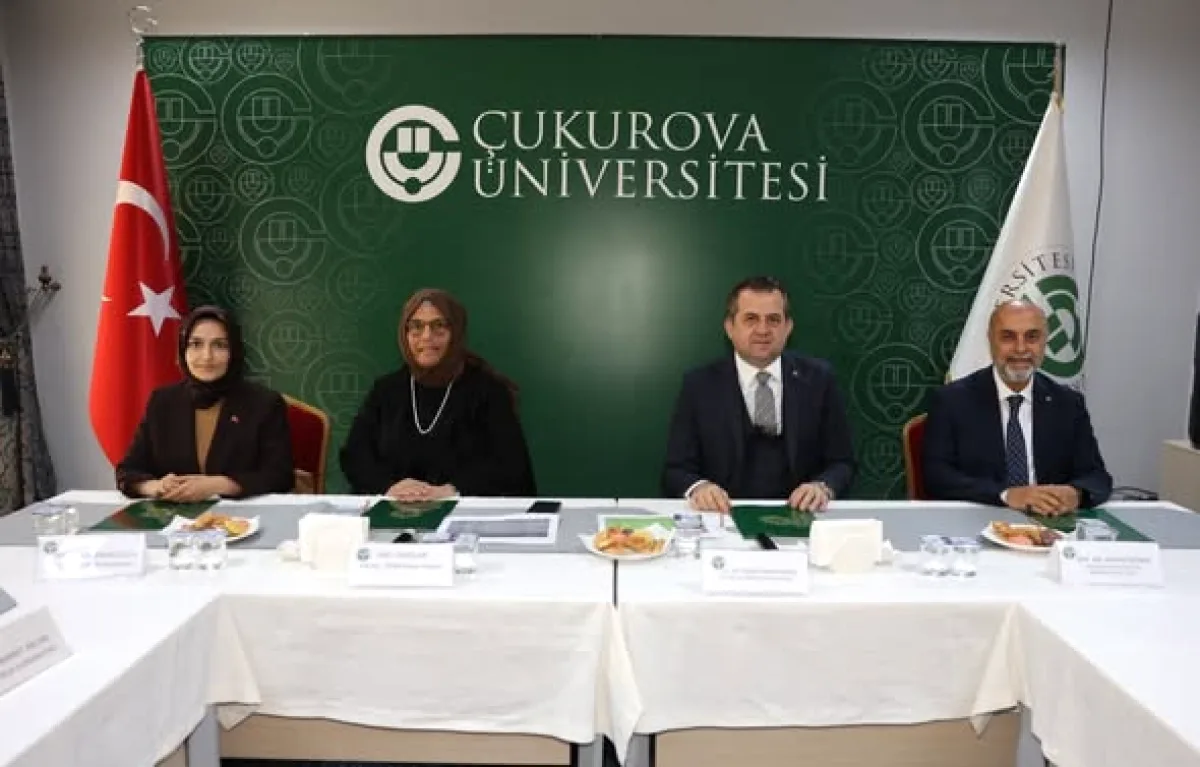 Adana Ticaret Borsası Başkanı Anayasa Çalıştayı'na Katıldı Adana Ticaret Borsası Başkanı Anayasa Çalıştayı'na Katıldı
