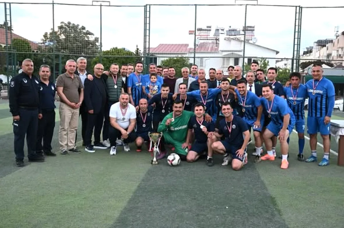Kemer'de 'Dostluk' Zafersiz Bitti: İki Takım da Şampiyon Kemer'de 'Dostluk' Zafersiz Bitti: İki Takım da Şampiyon