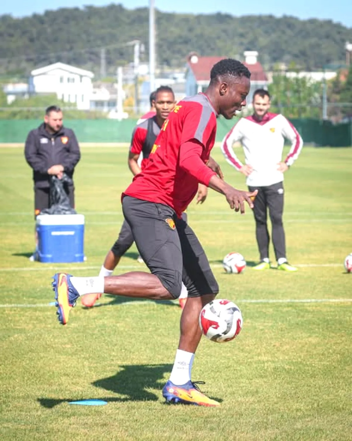 Göztepe'den Gaziantep FK Hazırlığı: Adnan Süvari Tesisleri'nde Çalışmalar Sürüyor Göztepe'den Gaziantep FK Hazırlığı: Adnan Süvari Tesisleri'nde Çalışmalar Sürüyor