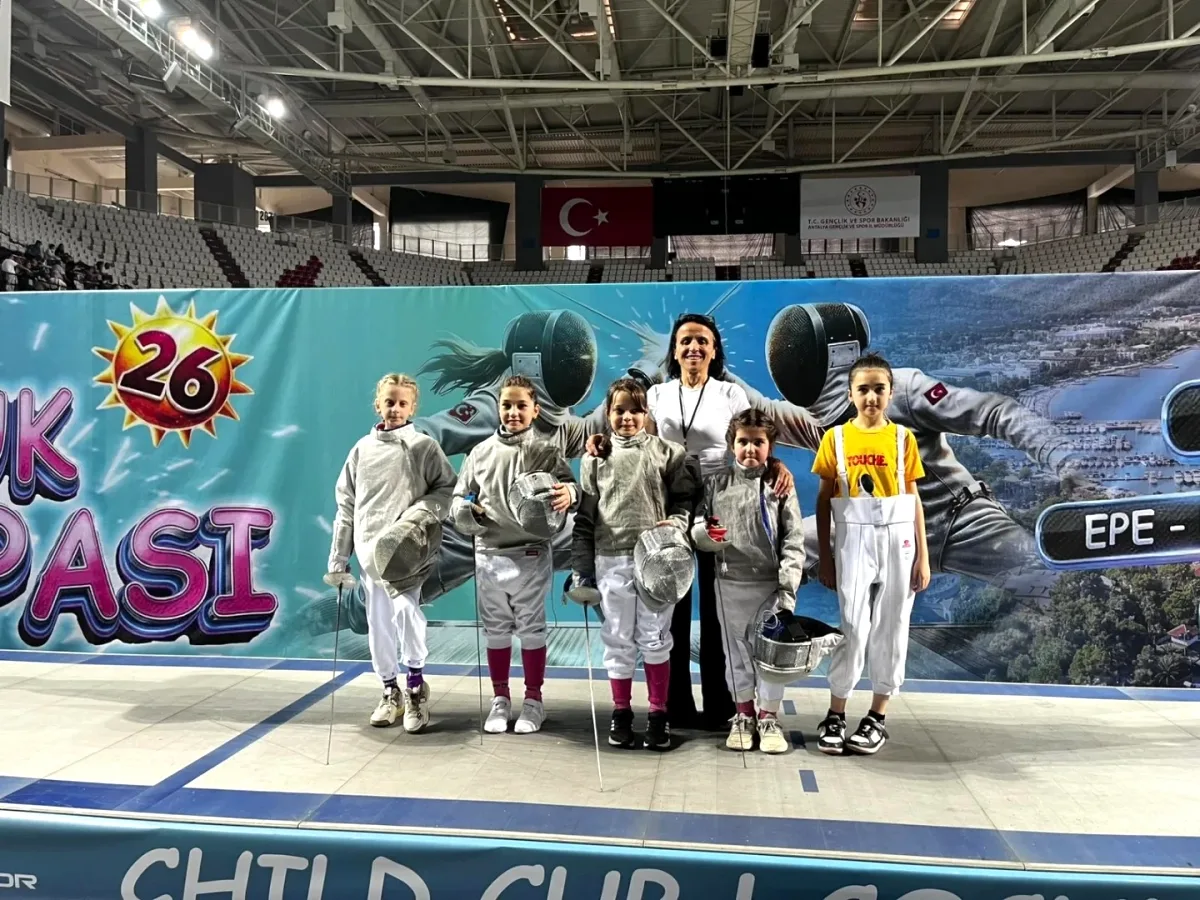Kızılcahamamlı Genç Eskrimciler Antalya'da Gurur Yaşattı Kızılcahamamlı Genç Eskrimciler Antalya'da Gurur Yaşattı