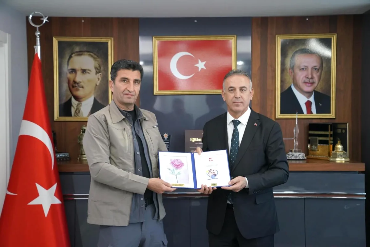 AK Parti Ümraniye'de Yetim Vakfı'na Ev Sahipliği AK Parti Ümraniye'de Yetim Vakfı'na Ev Sahipliği