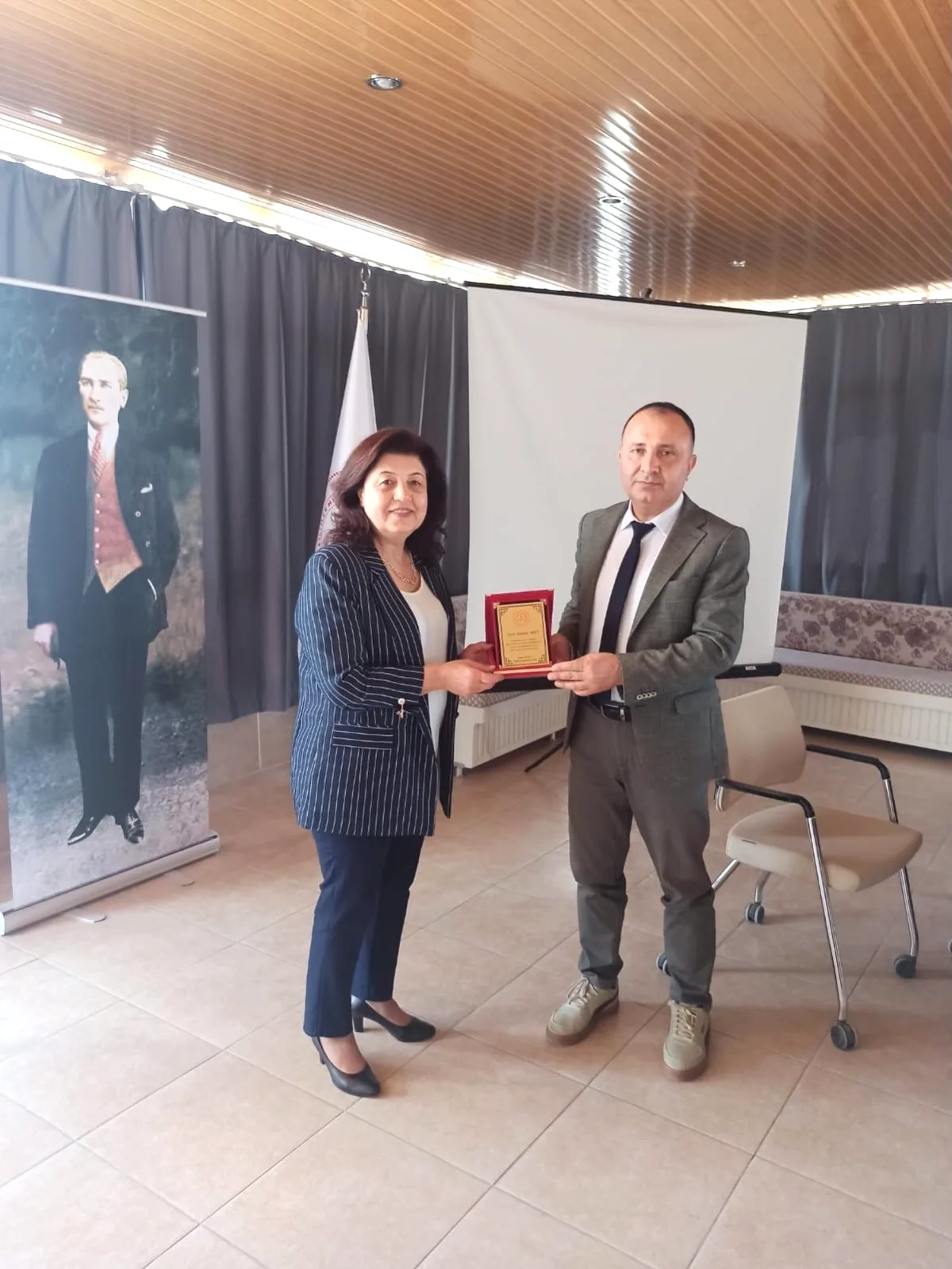 Polatlı'da Eğitim Emekçisine Duygusal Veda Polatlı'da Eğitim Emekçisine Duygusal Veda