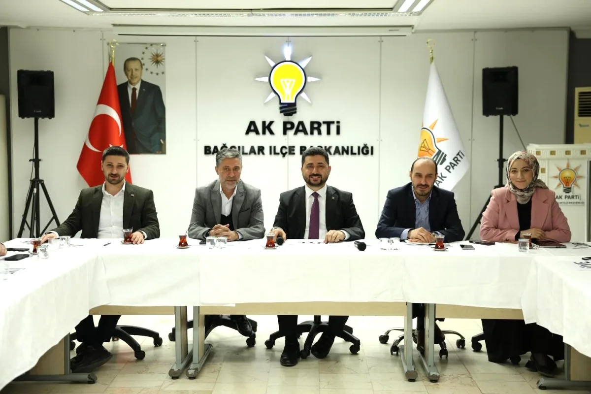 AK Parti Bağcılar İlçe Başkanlığı'ndan Haftalık Olağan Toplantı AK Parti Bağcılar İlçe Başkanlığı'ndan Haftalık Olağan Toplantı