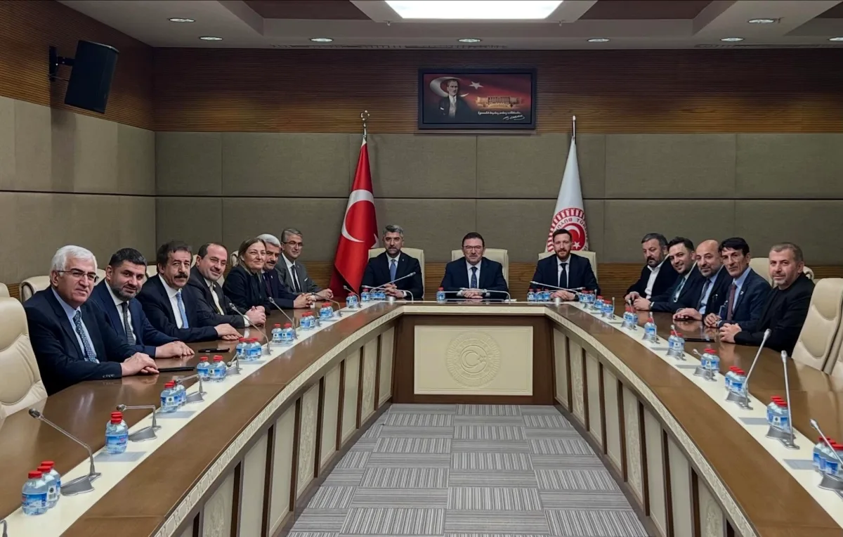 Erzurumspor FK TBMM'de Ağırlandı: Süper Lig Yolculuğu Erzurumspor FK TBMM'de Ağırlandı: Süper Lig Yolculuğu