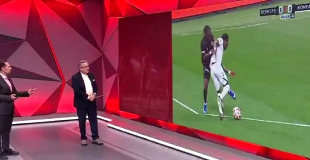 Mustafa Çulcu'dan Konyaspor Penaltısına VAR Eleştirisi: "Evde Uyuyor Galiba" Mustafa Çulcu'dan Konyaspor Penaltısına VAR Eleştirisi: "Evde Uyuyor Galiba"