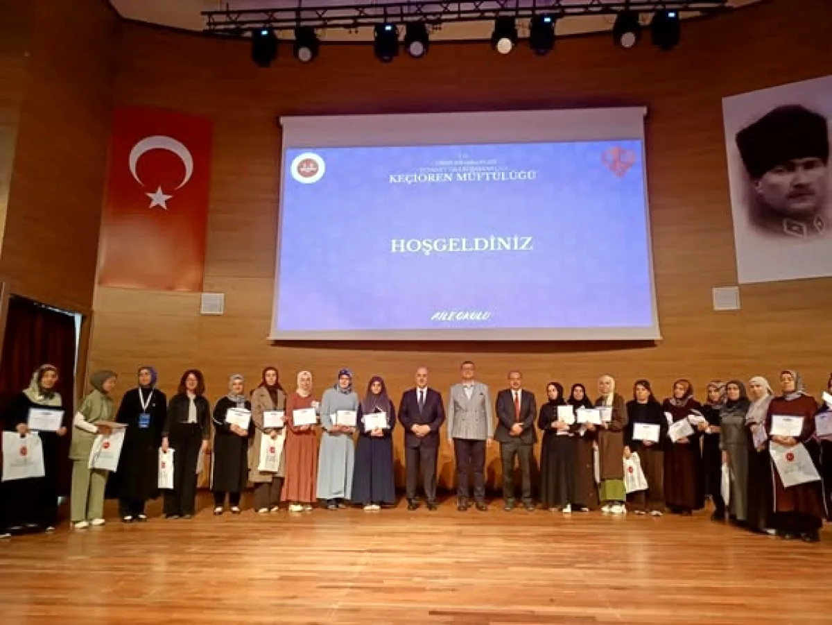 Keçiören'de 300 Aileye Sertifika: Aile Okulu Mezuniyet Coşkusu Keçiören'de 300 Aileye Sertifika: Aile Okulu Mezuniyet Coşkusu