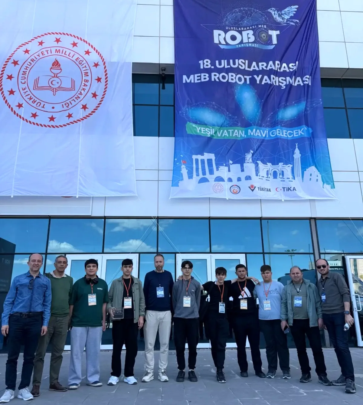Karacabey'in Genç Mucitleri Antalya'daki Robot Yarışmasında Karacabey'in Genç Mucitleri Antalya'daki Robot Yarışmasında