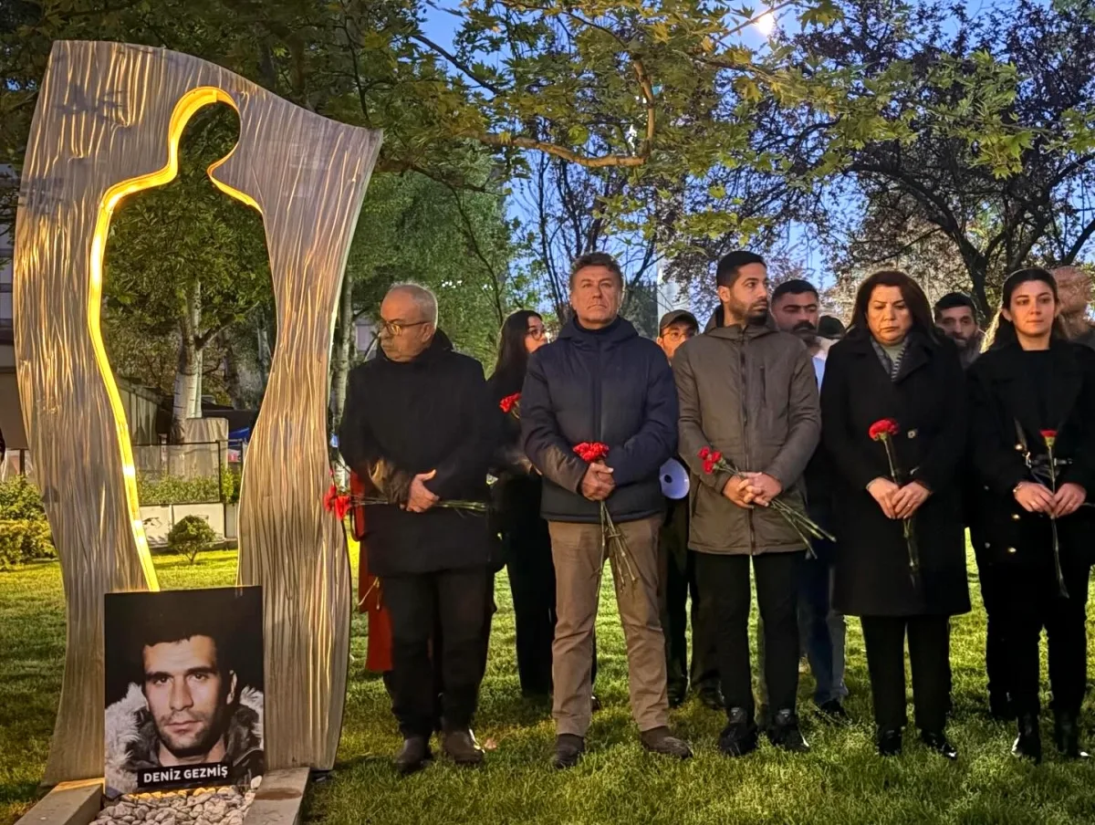 Bursa'da Üç Fidan İçin Şafak Nöbeti: 54 Yıl Sonra Anma Bursa'da Üç Fidan İçin Şafak Nöbeti: 54 Yıl Sonra Anma
