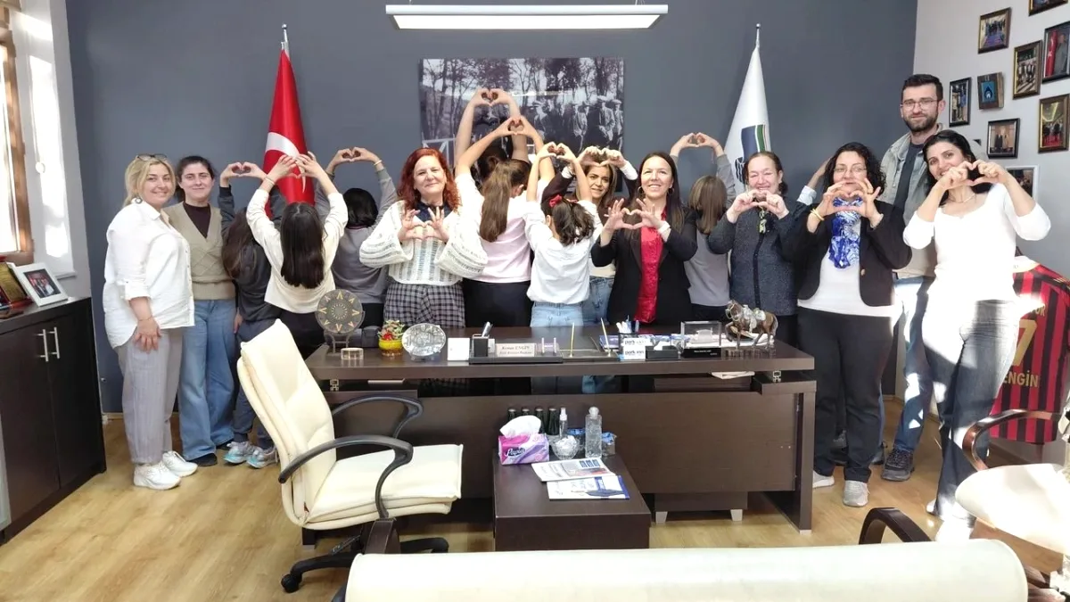 Yalova'da 23 Nisan Coşkusu: Koruma Altındaki Çocuklar Kadın Meclisi İle Buluştu Yalova'da 23 Nisan Coşkusu: Koruma Altındaki Çocuklar Kadın Meclisi İle Buluştu