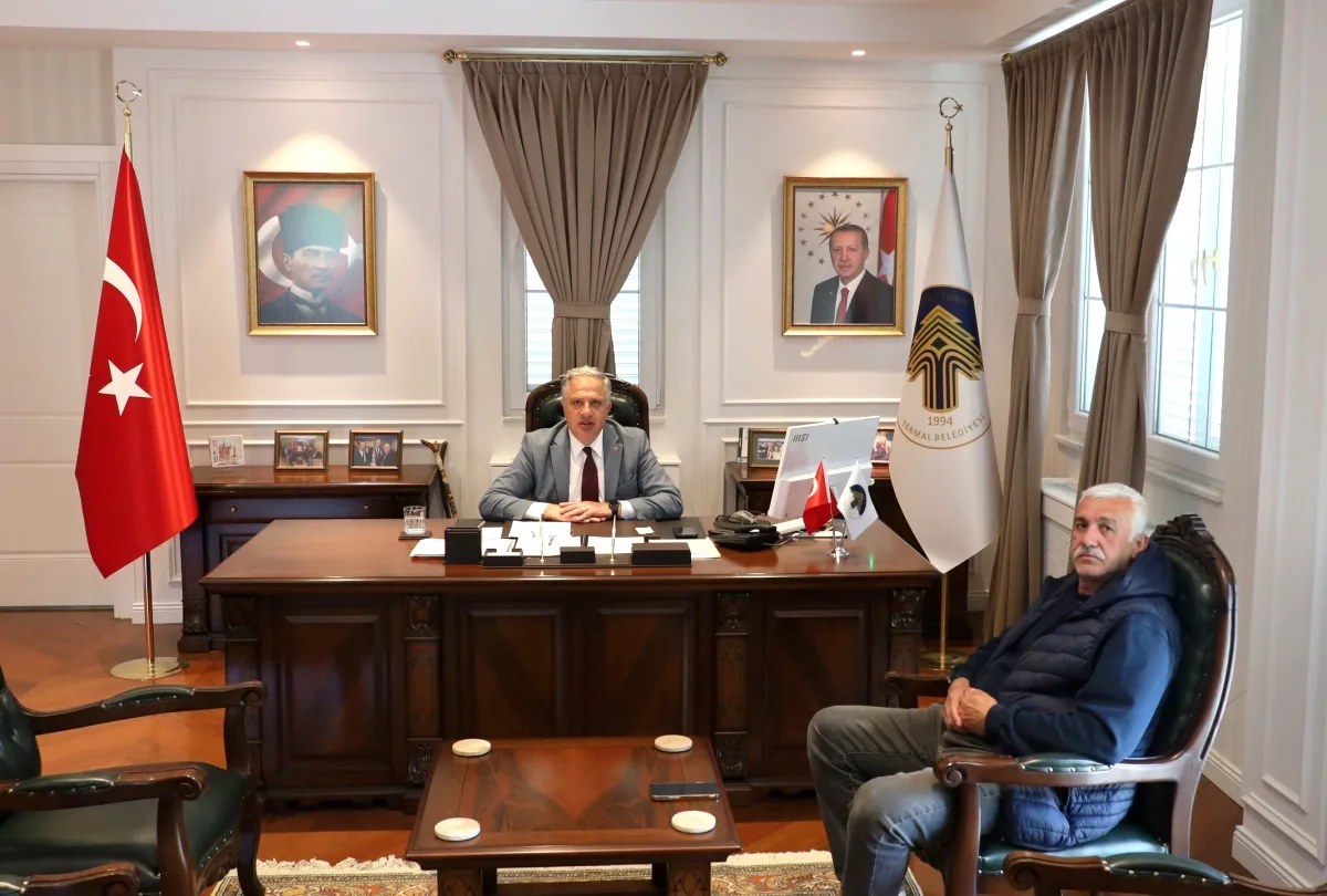 Termal Belediye Başkanı Acar, Üvezpınarlı Vatandaşı Makamında Ağırladı Termal Belediye Başkanı Acar, Üvezpınarlı Vatandaşı Makamında Ağırladı