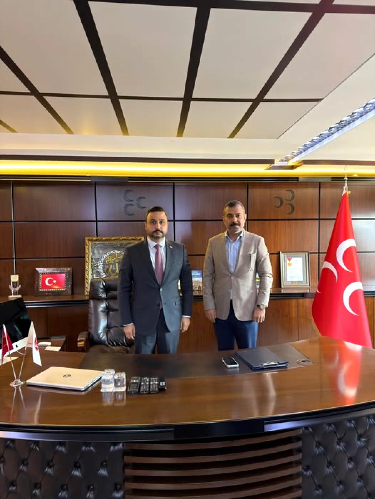 MHP'de Bağcılar İlçe Başkanlığı'na Hayırlı Olsun Ziyareti MHP'de Bağcılar İlçe Başkanlığı'na Hayırlı Olsun Ziyareti