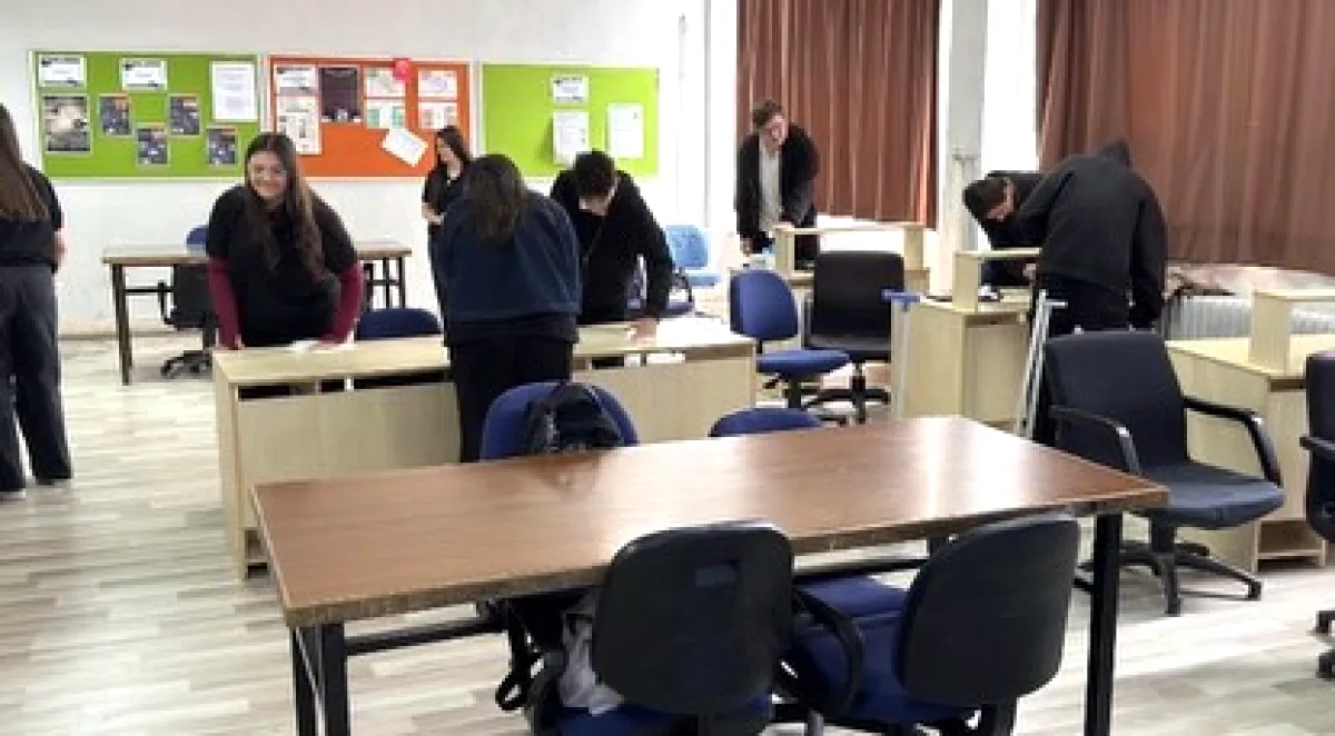 Yenimahalle'de Meslek Lisesi Öğrencilerinden Temiz Atölye Sorumluluğu Yenimahalle'de Meslek Lisesi Öğrencilerinden Temiz Atölye Sorumluluğu
